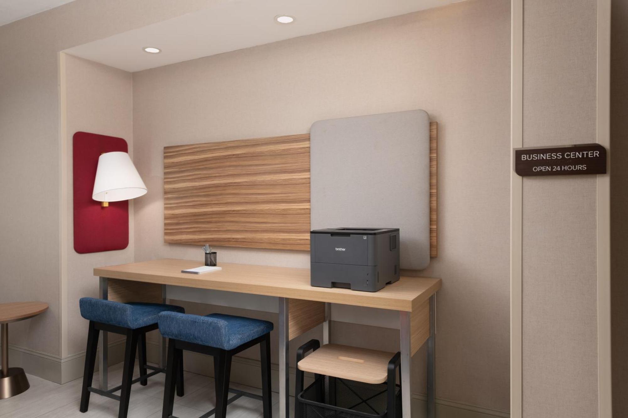 Hilton Garden Inn Tallahassee Bagian luar foto