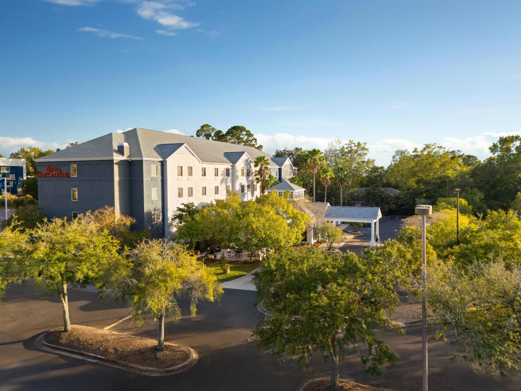 Hilton Garden Inn Tallahassee Bagian luar foto