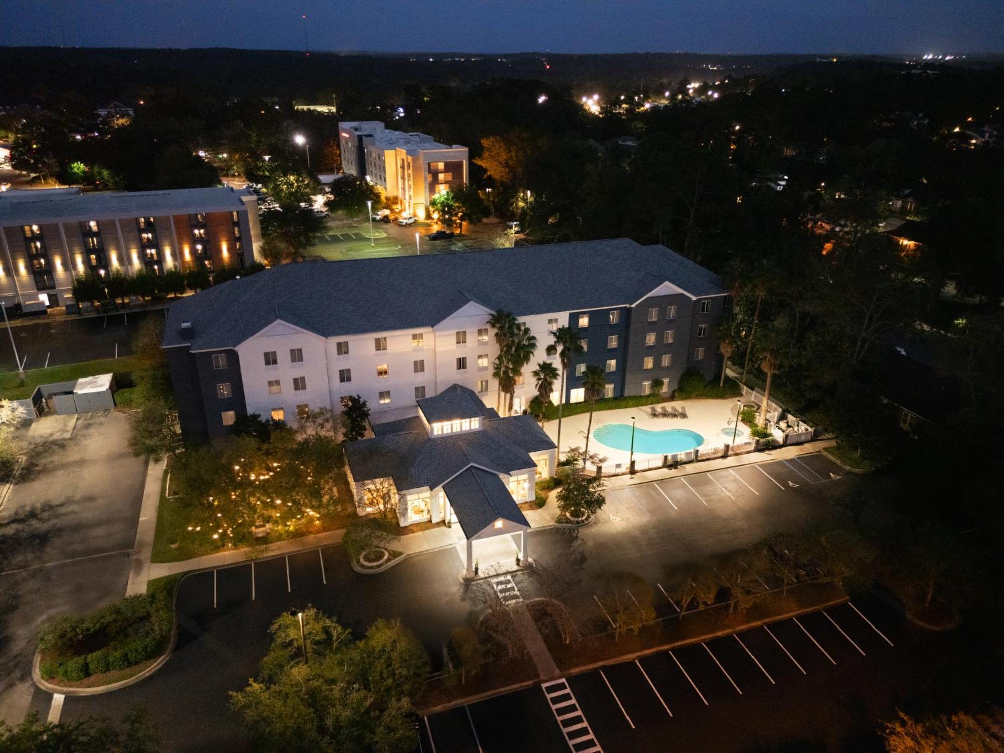 Hilton Garden Inn Tallahassee Bagian luar foto