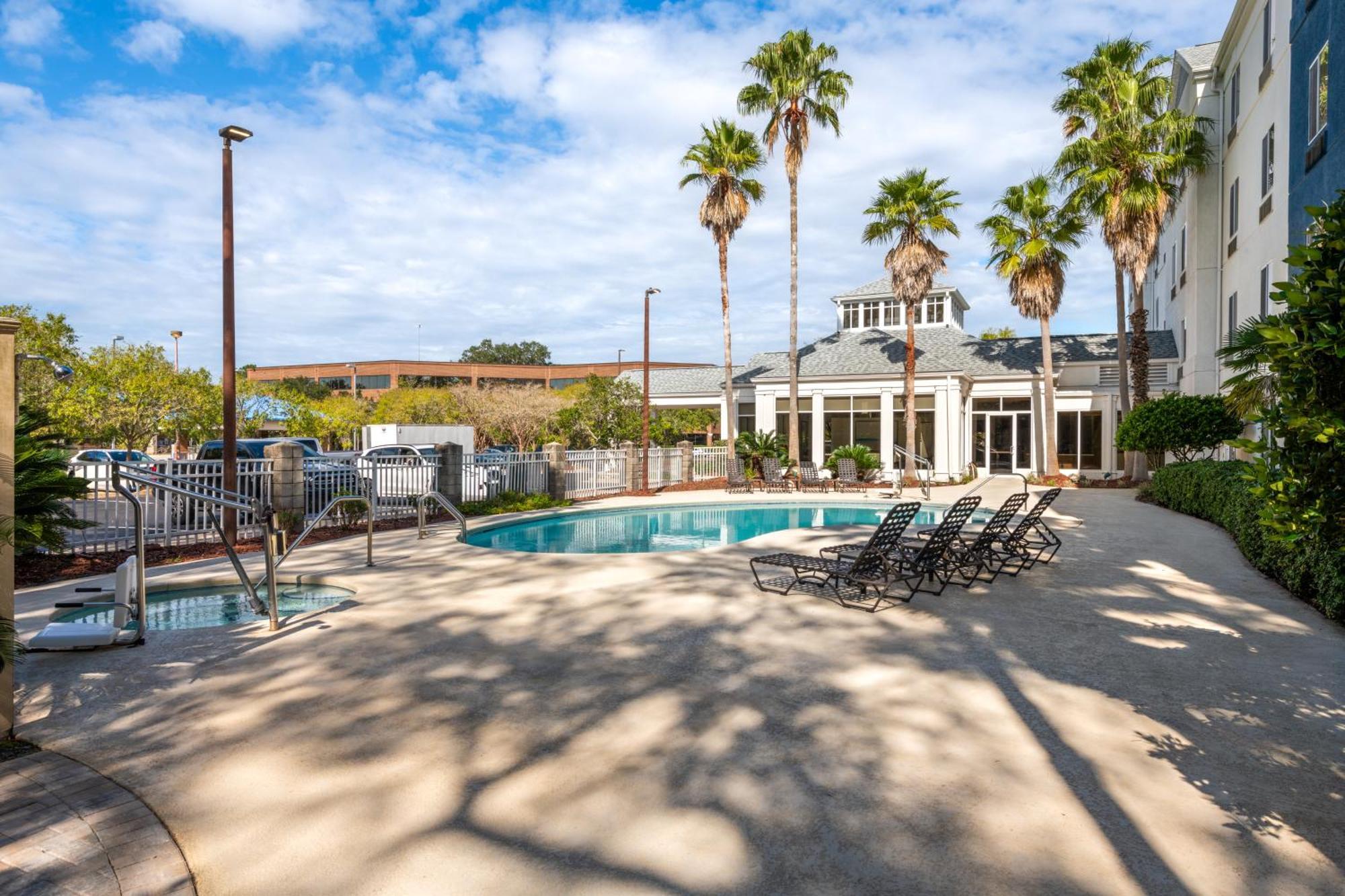 Hilton Garden Inn Tallahassee Bagian luar foto