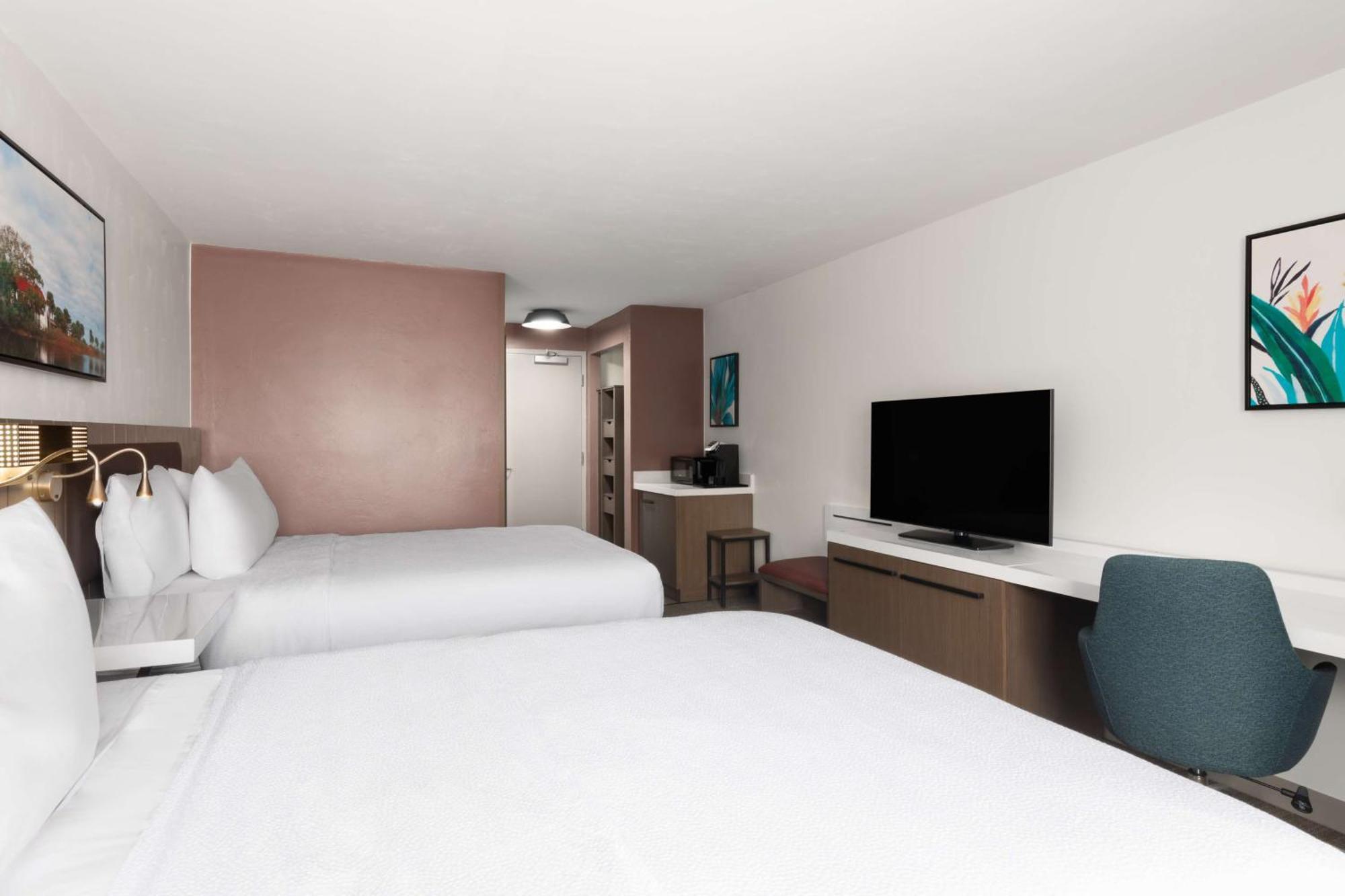 Hilton Garden Inn Tallahassee Bagian luar foto