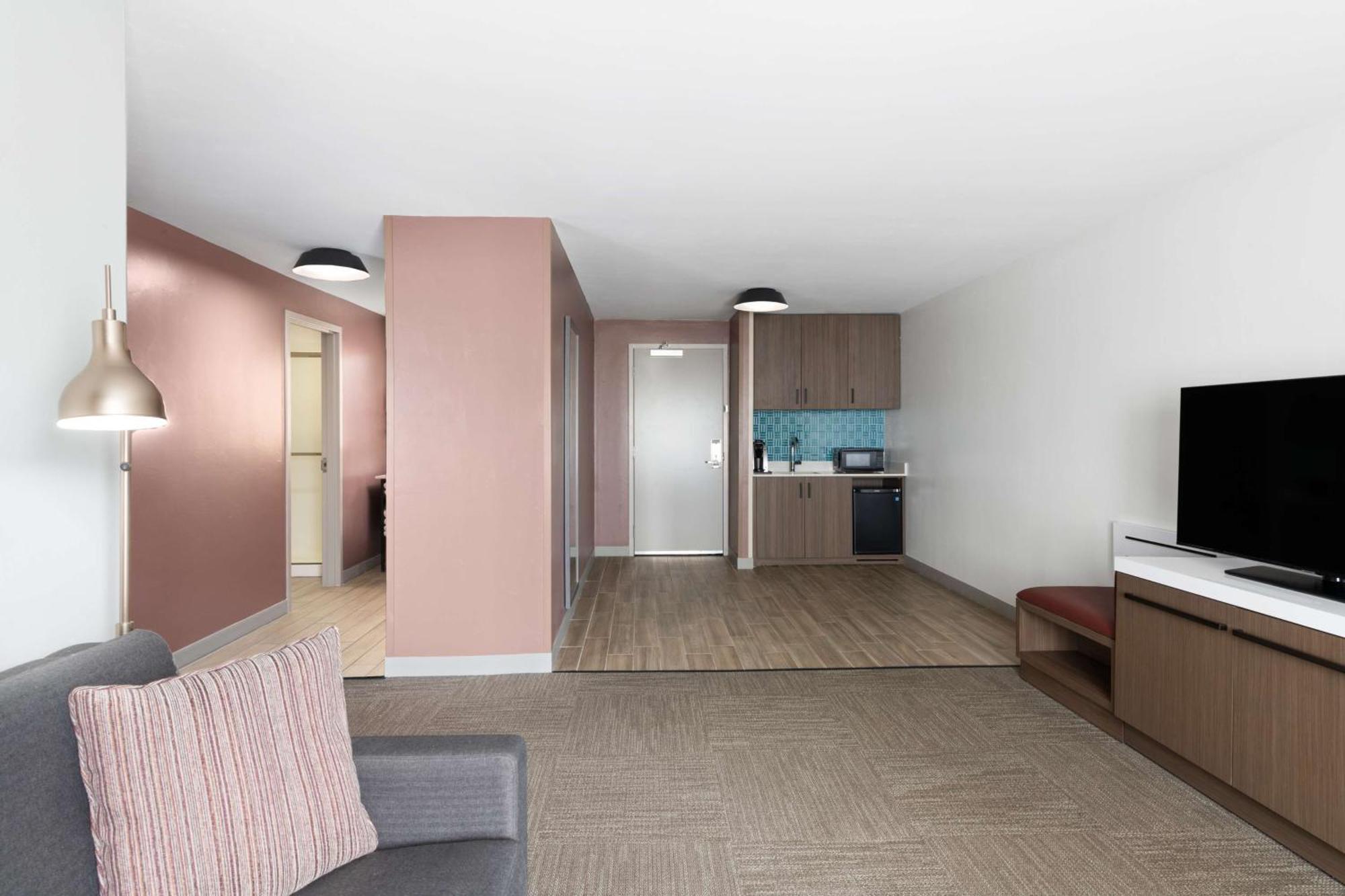 Hilton Garden Inn Tallahassee Bagian luar foto