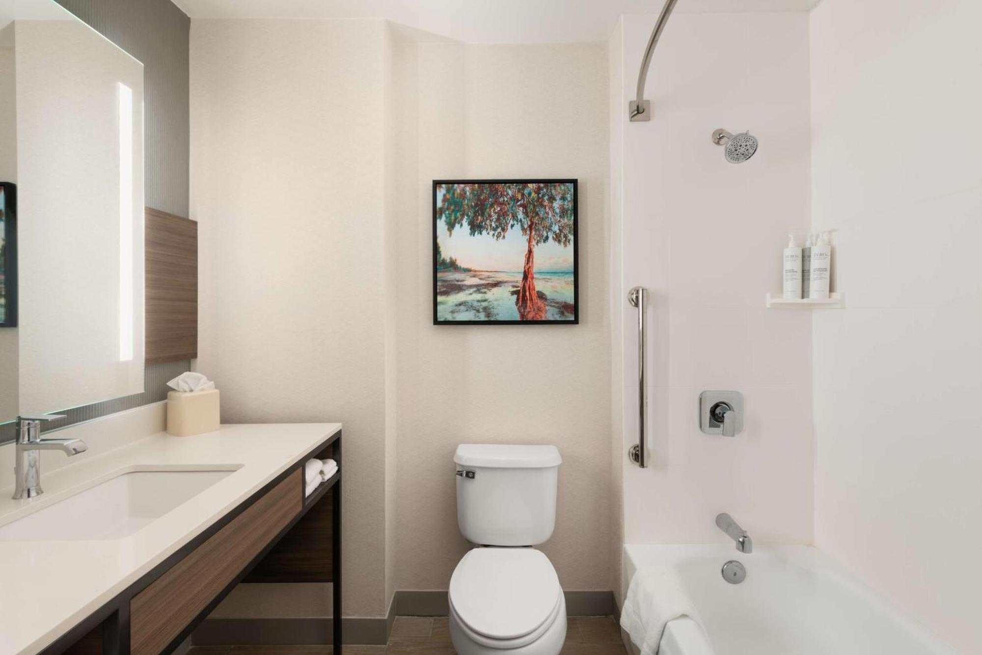 Hilton Garden Inn Tallahassee Bagian luar foto
